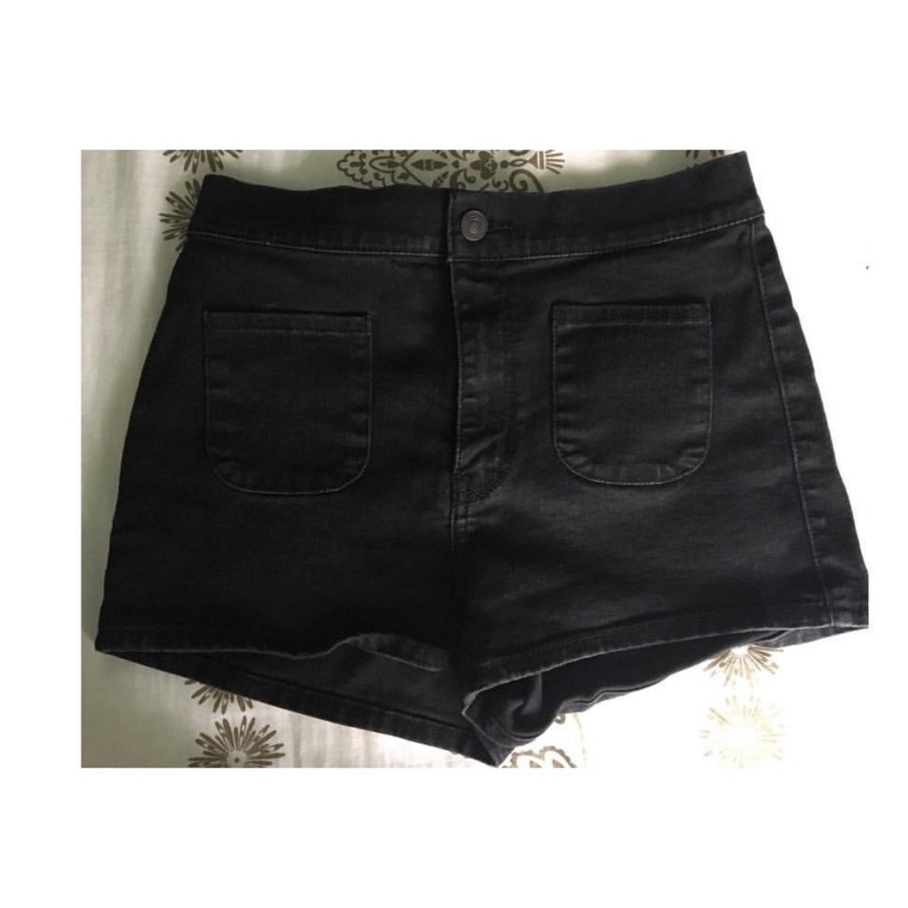 Black Abercrombie and Fitch shorts Size: 27w / 4